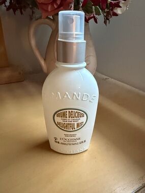 L'OCCITANE White and Gold Delightful Mist - Almond Body & Hair Spray